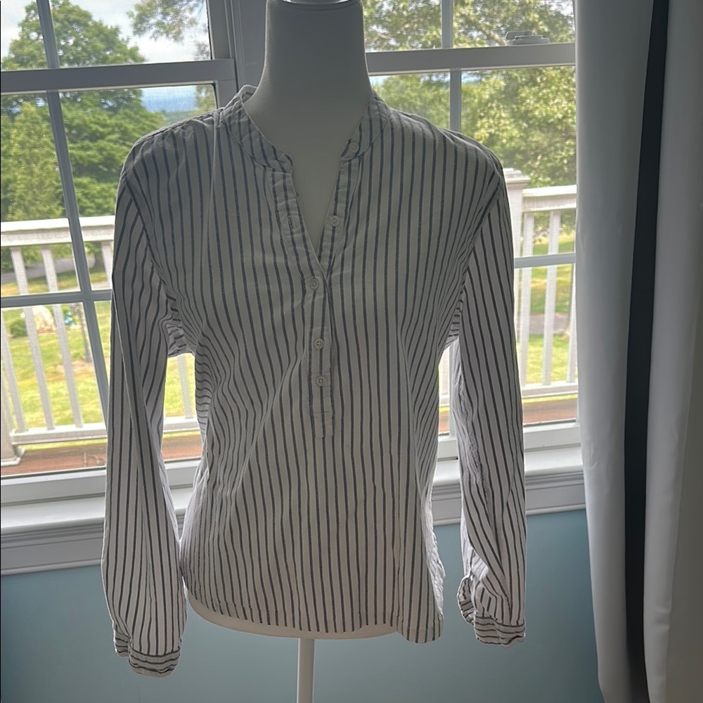 Abercrombie & Fitch Black and White Striped Button Down Shirt